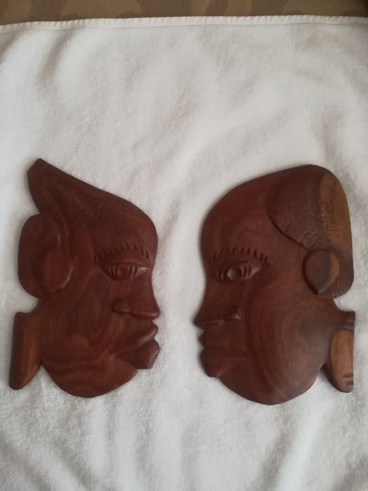 Figuras esculpidas madeira