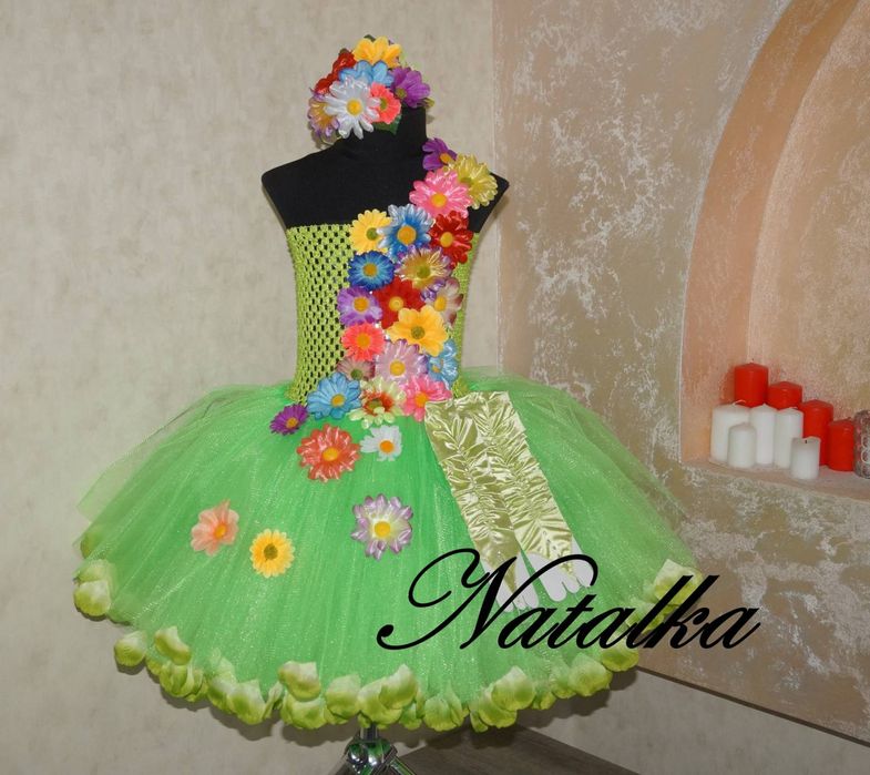 Святкове платтячко з декором по низу.