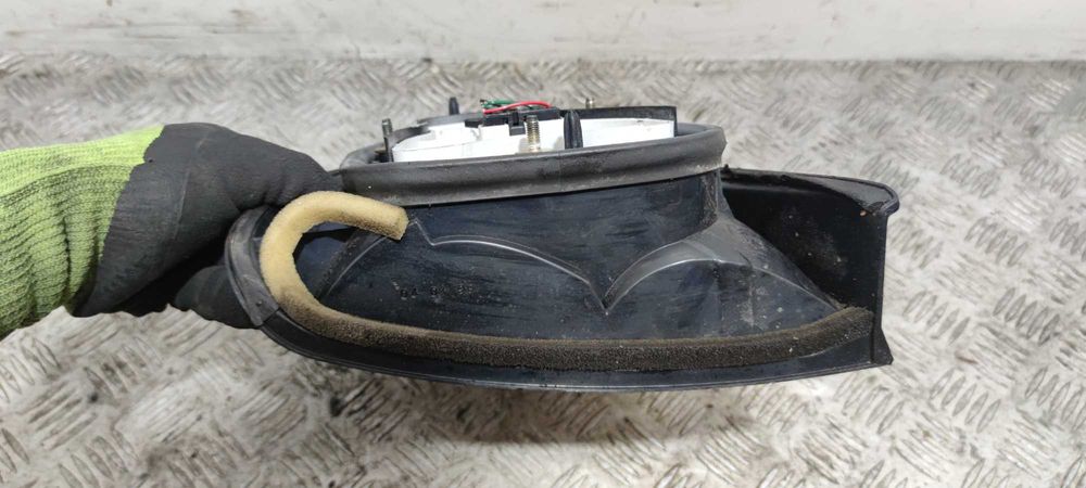 Mitsubishi Carisma I Lampa Prawa Tylna Prawy Tył PT