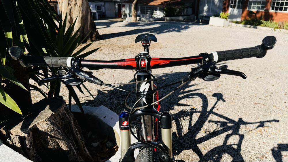 Vendo bicicleta Specialized Stump Jumper  roda 29