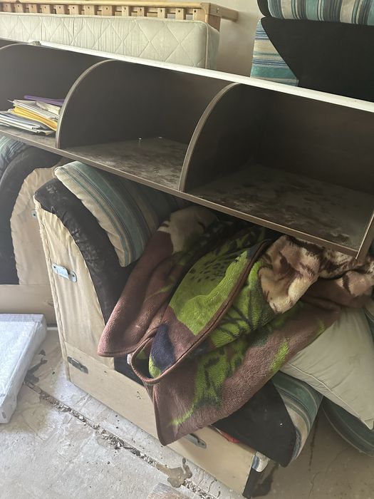 Безкоштовно віддам меблі