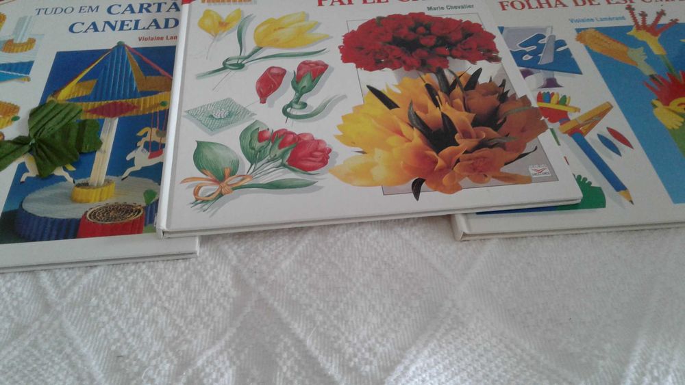 3 Books: corrugated cardboard; crepe paper; foam sheets64551545213314121