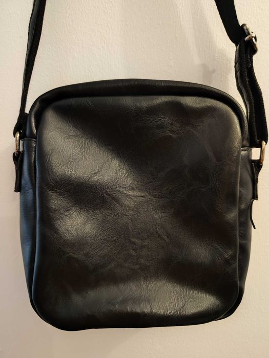 Bolsa a tiracolo de couro sintético