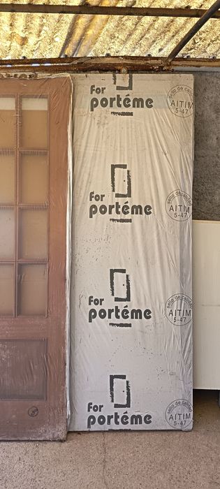 Portas de Madeira novas