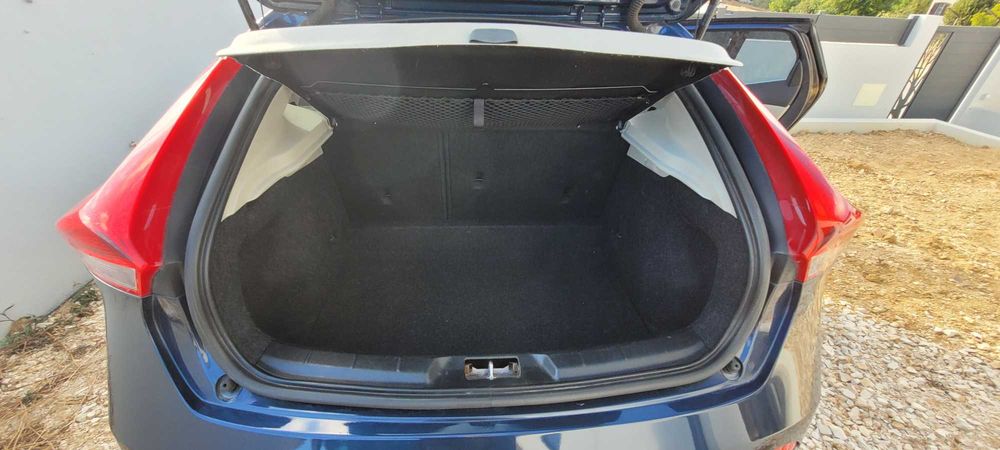 VOLVO V40 2.0 D4 190 ch Summum