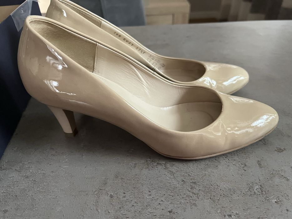 Beżowe lakierowane szpilki ze skory rylko r 37,5