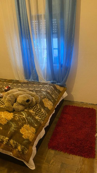 Aluga se um quarto