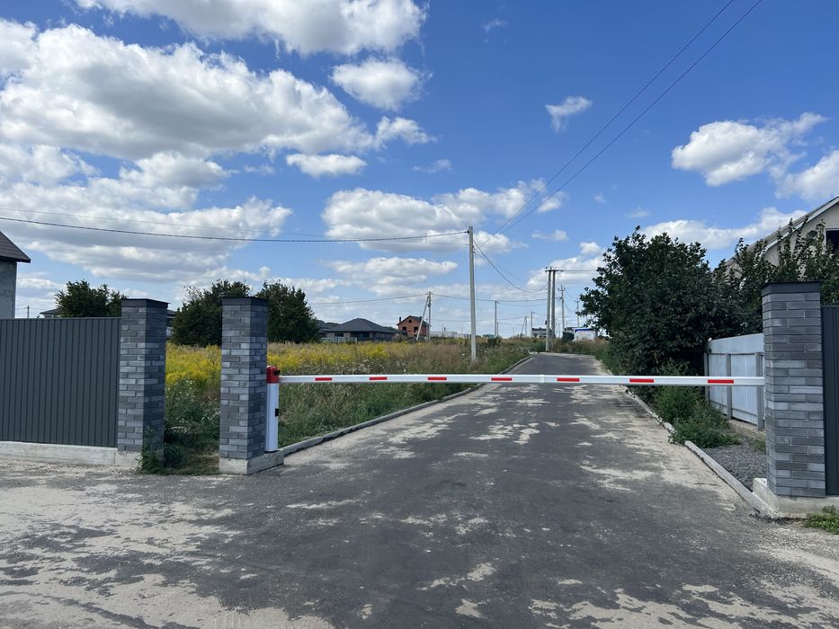 Продам ділянки в с Святопетрівське 5,6,7 соток Газ Світло