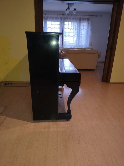 Pianino Legnica czarne