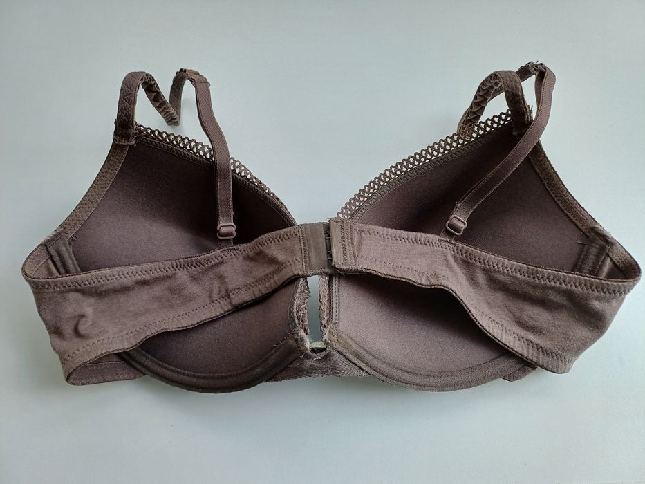 Soutien da Women's Secret, de cor cinza com elementos florais (copa C)