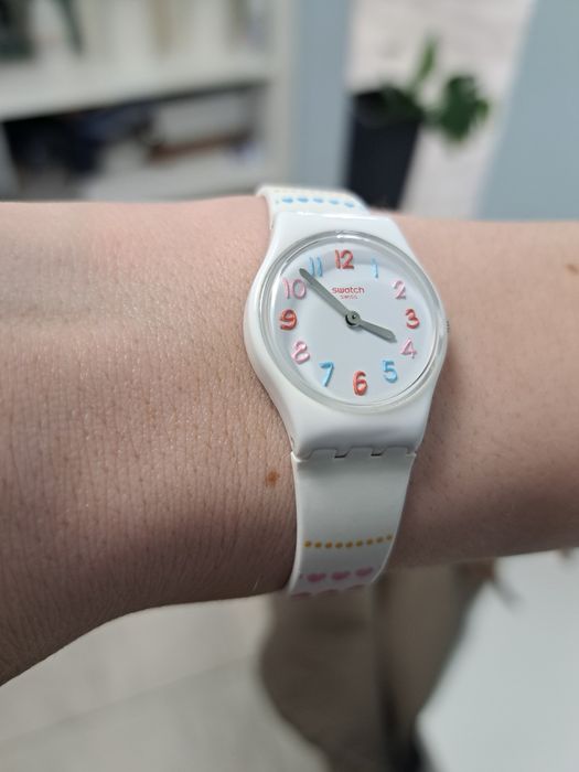 Dziewczęcy delikatny zegarek swatch lady serduszka