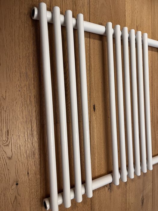 Grzejnik lazienkowy jak nowy,