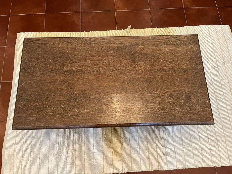 Mesa de madeira castanha para sala64738835705985122