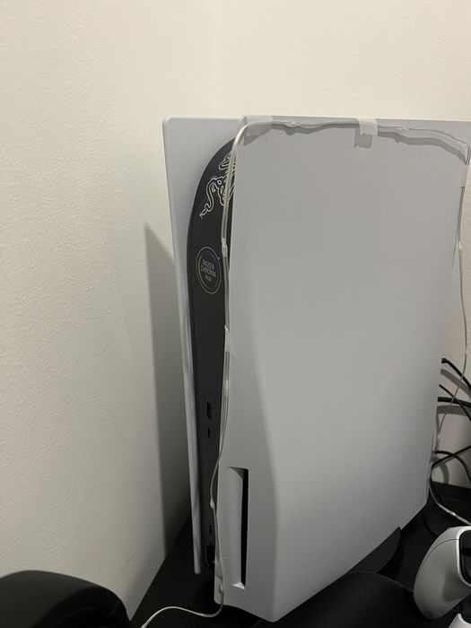 Vendo ps5 de disco com 2 comandos base de carregamento  e 2 jogos