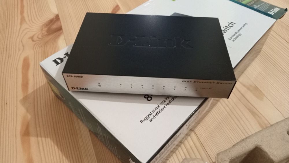 Продам комутатор D-Link 8-Port 10/100M