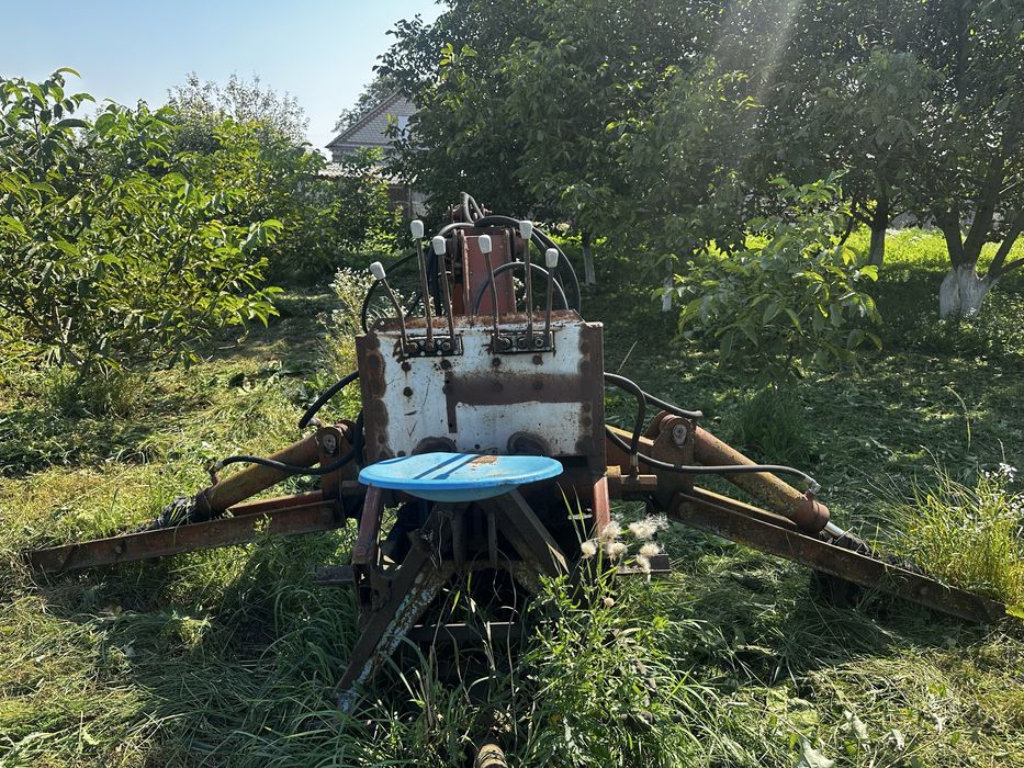 Грейферний навантажувач