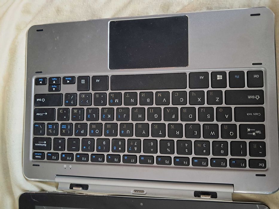 Планшет Chuwi з клавіатурою