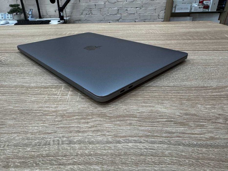 Ноутбук Apple MacBook Pro 13 M1 256ssd Як Новий