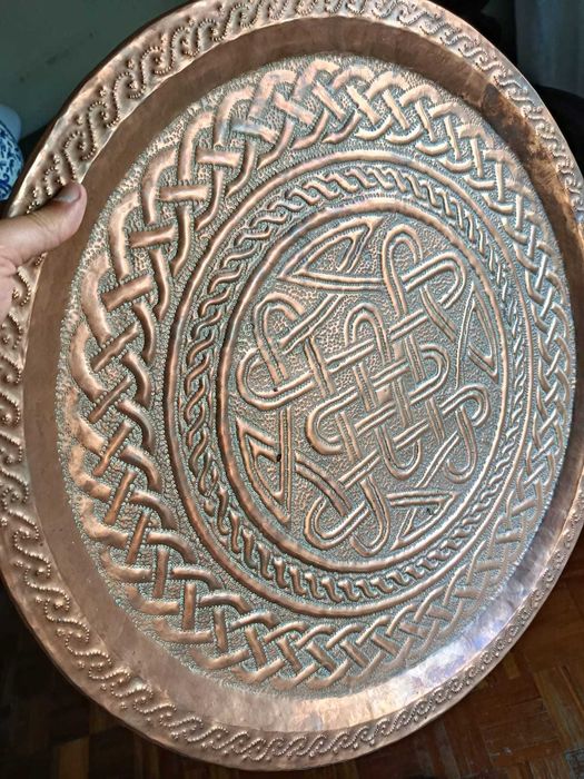 Mesa marroquina em cobre