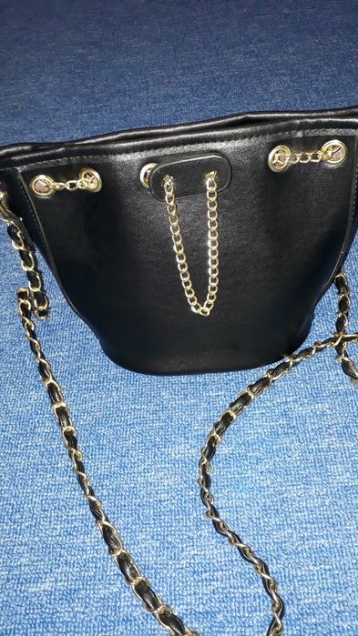 Сумка через плечо.