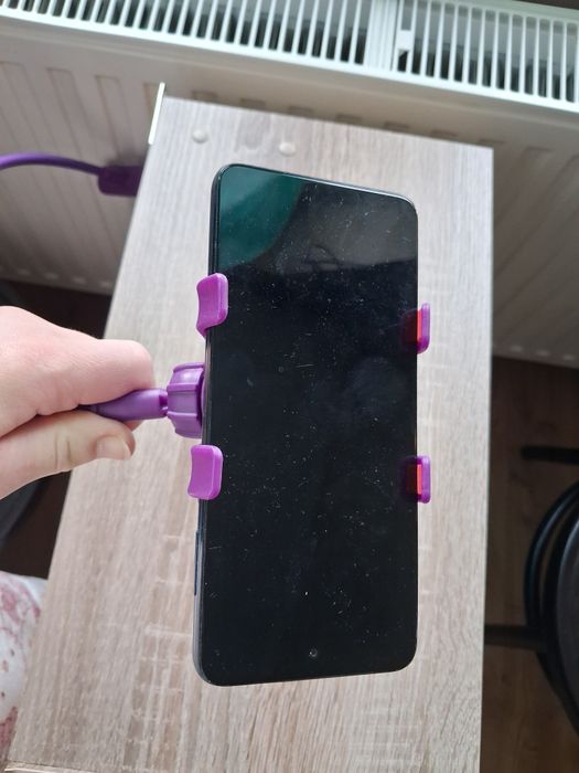 Elastyczny uchwyt na telefon