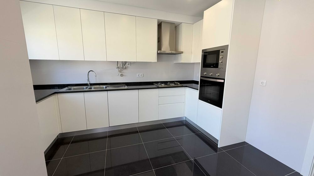 Arrenda-se T2 em Carcavelos (centro)