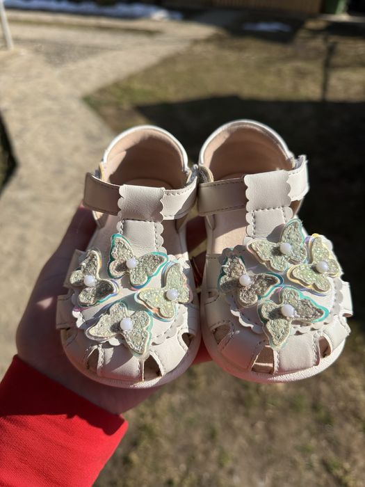 Босоніжки для дівчинки