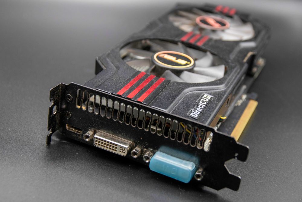 Placa Gráfica Asus GTX 560 1GB com avaria