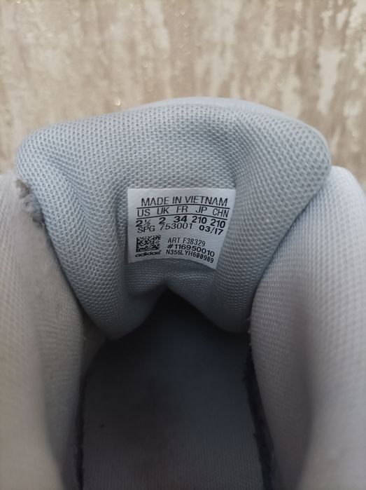 Кросівки Adidas  34 розмір