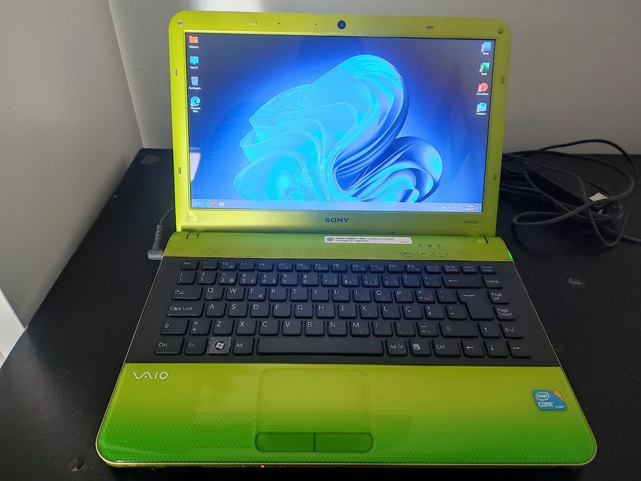 Portátil Sony Vaio - Intel Core i3 | 4GB RAM | Para Reparação ou Peças