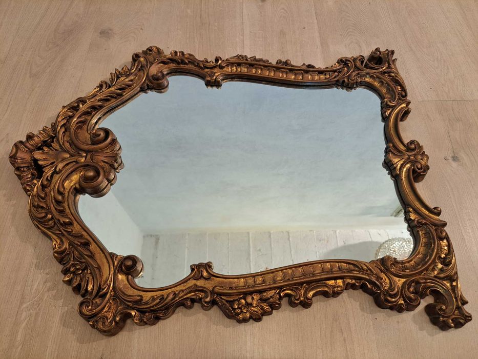 Lustro w złotej ramie bogato zdobione barokowe, liście, zawijasy