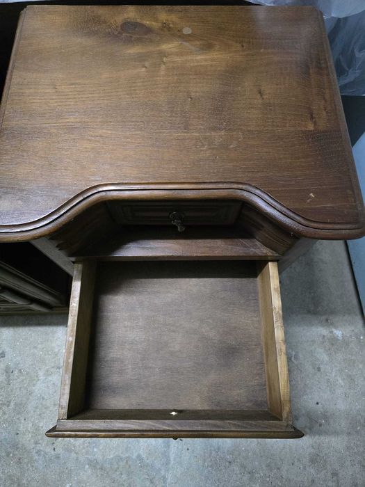 Conjunto de 2 Mesinhas de Cabeceira em Madeira Maciça (Negociável)