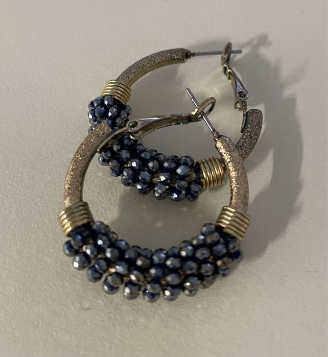 Brincos usados cinza