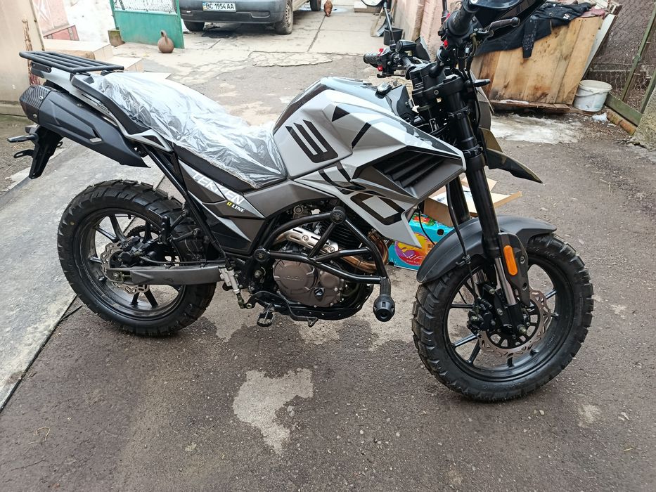 Продам текен 300 кубовий 25 року  майже новий 3 рази їздив