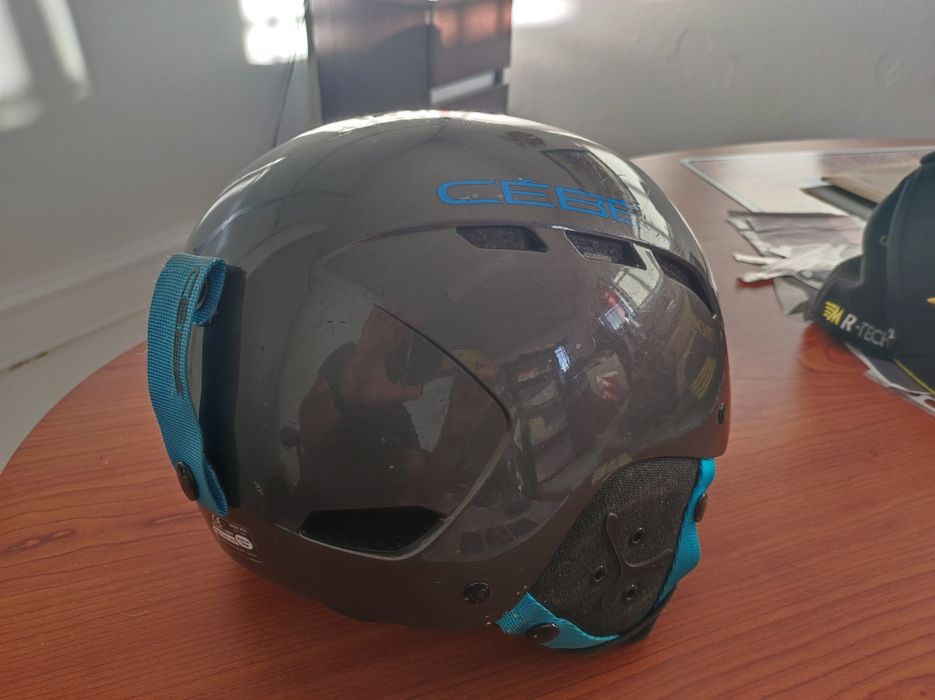 Capacete cébé usado