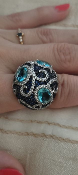 Anel em prata com pedras azuis