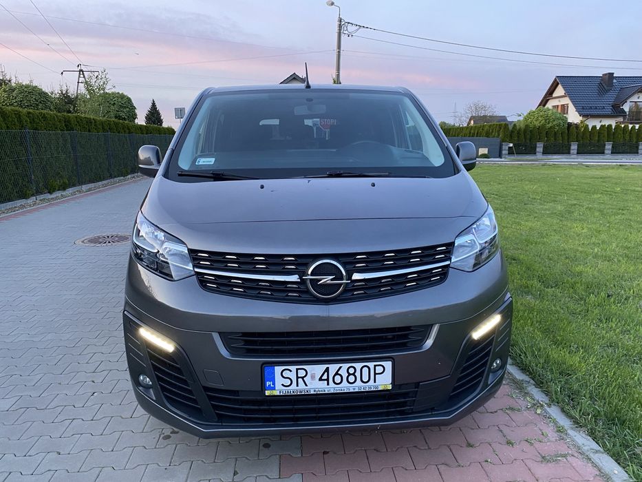 Wynajem busa - idealny na wycieczki