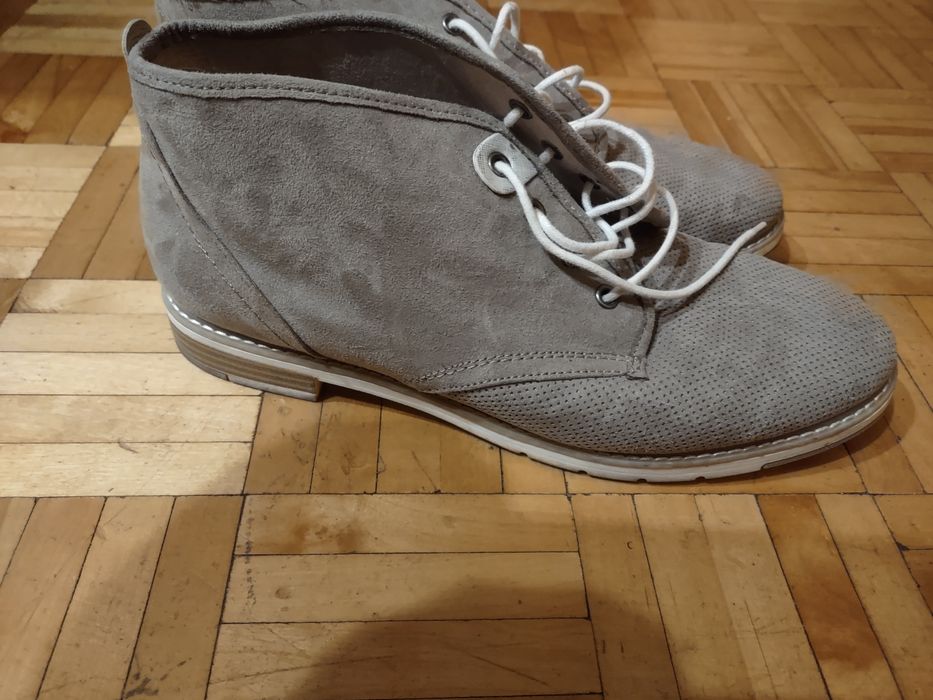 Buty o numerze 41