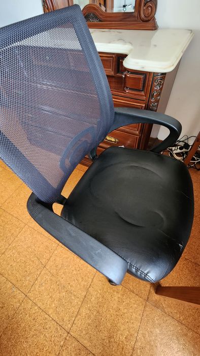 Mesa e cadeira escritorio