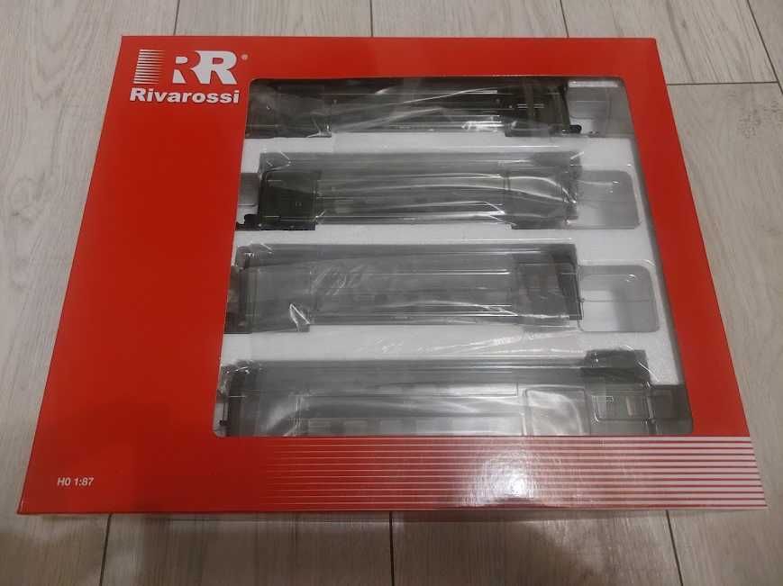 zestaw wagonów Rivarossi HRS4215 PKP HO z oświetleniem stacja Gdynia