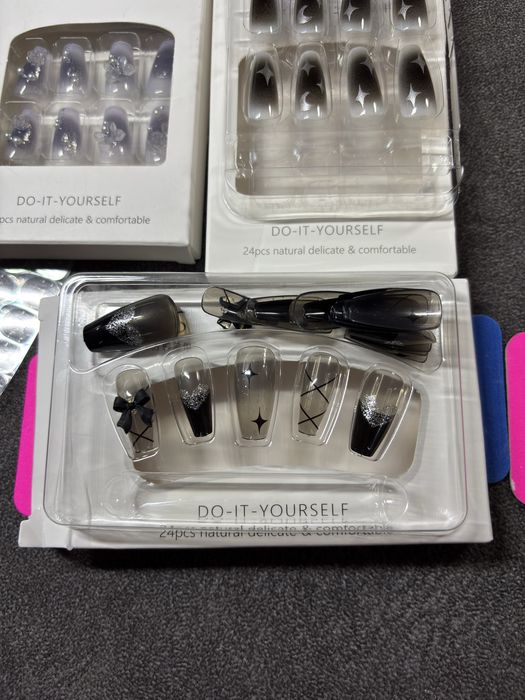 накладні нігті в корейському стилі y2k