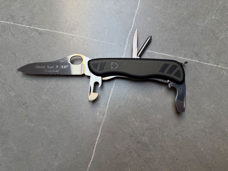 Zielony nóż kieszonkowy Victorinox Soldier One-Hand 0.8461.MWCH