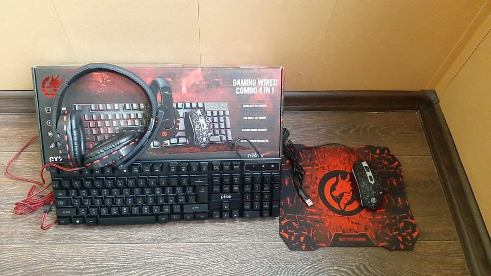 Набор 4в1 (клавиатура, мышь, наушники, коврик)