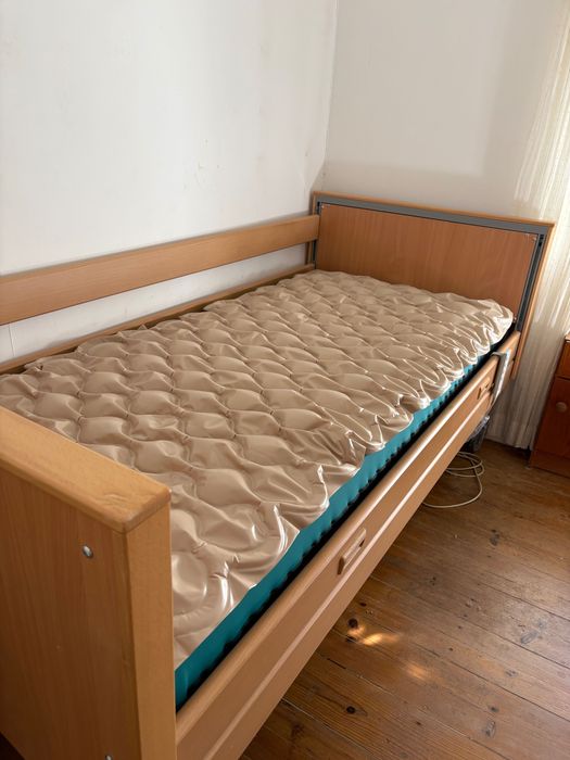 Cama articulada elétrica com colchões
