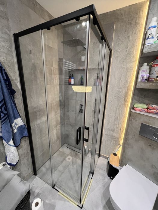 Montaz kabin pryszincowych i urzadzen sanitarnych
