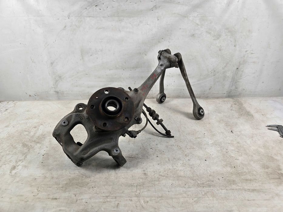 AUDI A4 B8 A5 8T PRZED LIFT 07-11 Zwrotnica prawa przód przednia 8K0407258G
