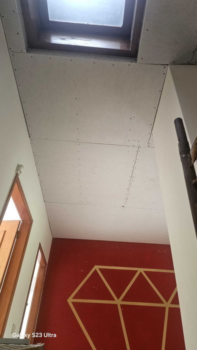 Executo serviços de trolha, pintura, capoto, obras afins