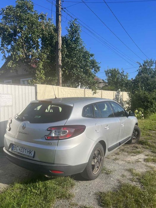 Меган 3 2011 року