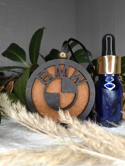 Unikalne zapachowe zawieszki do auta lub domu – Grawerowane