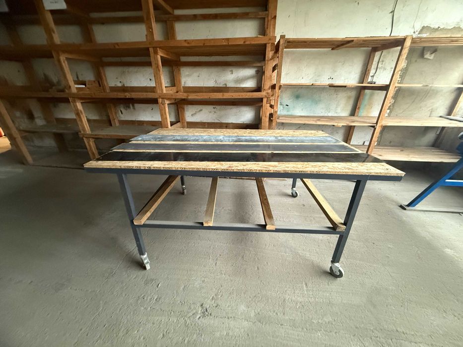 Stół na kółkach do giętarki/gilotyny